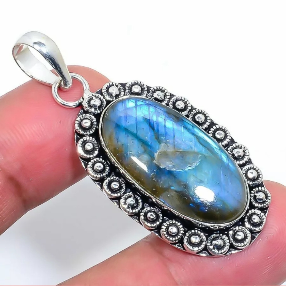 FINAL PRICE DROP! Labradorite Pendant
